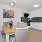 Sunset アパート マカルスカ